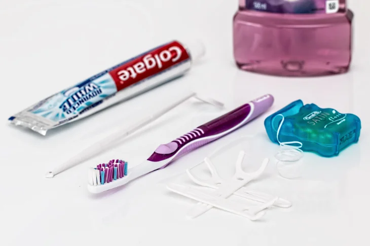 Using Dental Floss: Why and How to Use It Correctly?